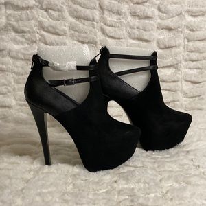 Steve Madden Vulgar Black platform booties